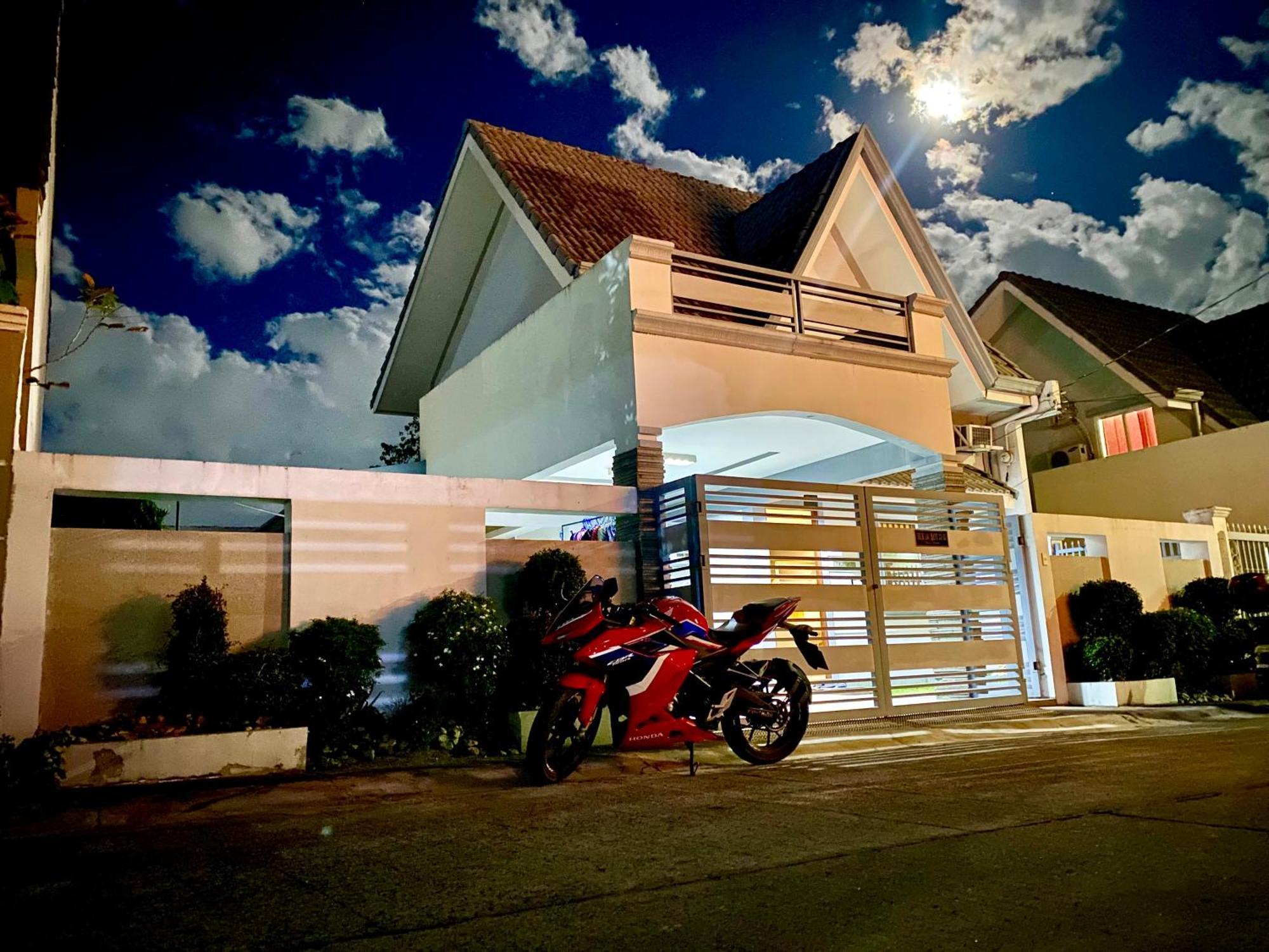 Hillary Timog Park Homes Angeles Buitenkant foto